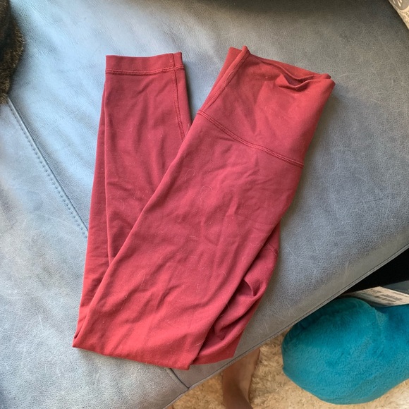 SOLD!!!! Lululemon wunder under leggings size 4 - Picture 3 of 4